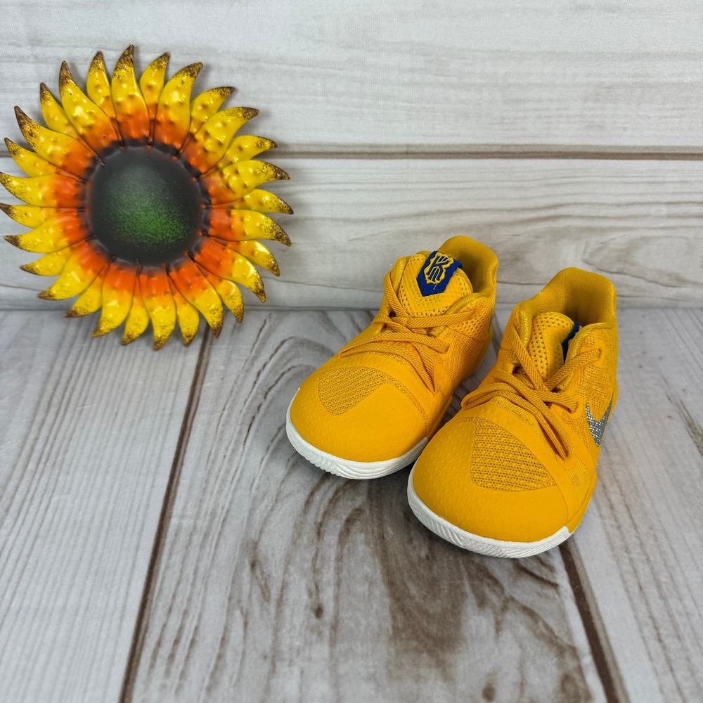 Nike‎ Kyrie 3 Little Kids Mac and Cheese Sneakers Size 6C